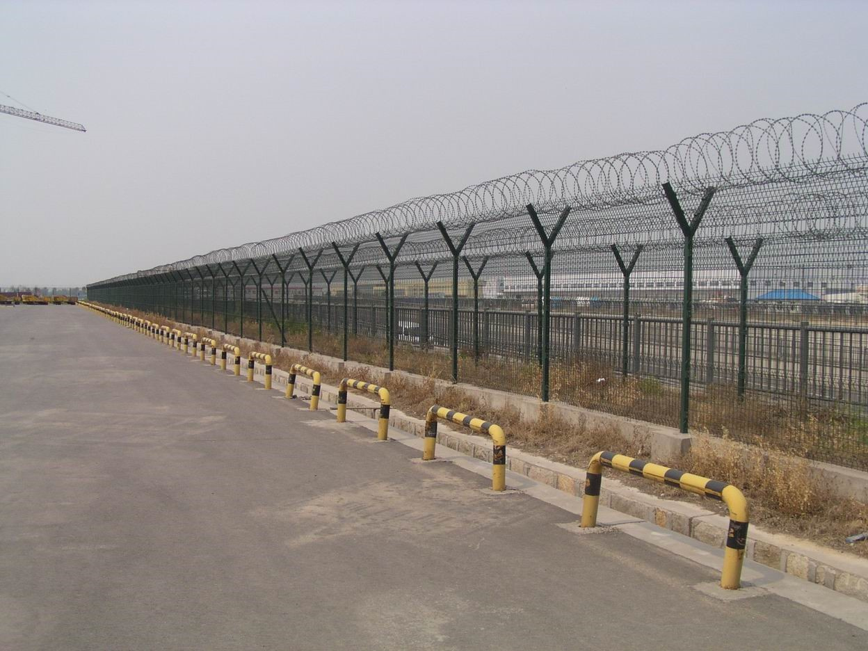 机场护栏